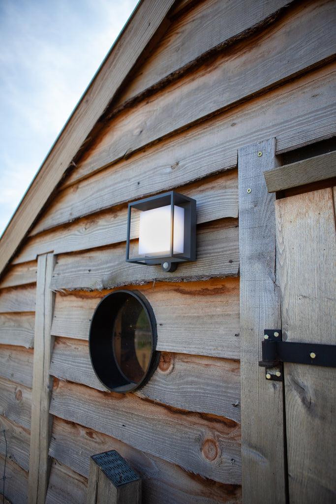 Buitenlamp op zonne energie vierkant design gevel verlichting solar