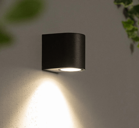 Kleine zwarte wandlamp downlighter met gu10 fitting 