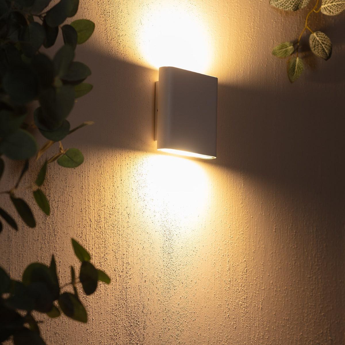 Witte wandlamp aluminium met ingebouwde LED lichtbron