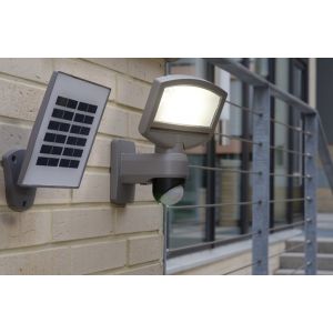 Moderne grijze wandlamp met zonnepaneel Pirsensor en LEd lichtbron bewegingssensor 6901601000, lutec