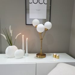 Moderne gouden tafellamp by rydens 3Some opaal glas bollen