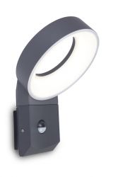 Moderne wandlamp met ingebouwde LED lichtbron en PIRsensor bewegingssensor mat grijs aluminium kunststof.