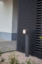 Moderne staande lamp met ingebouwde LED lichtbron